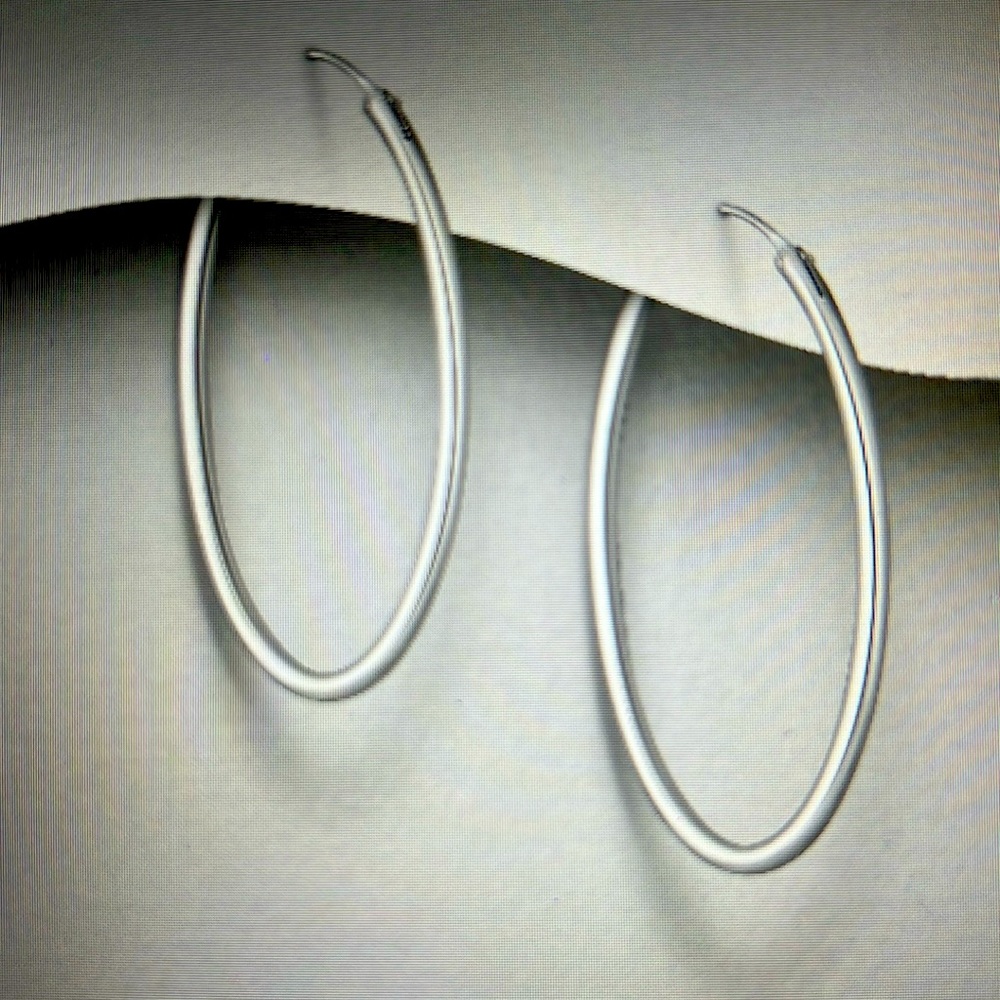 Brand New 925 Sterling Silver Hoop Earrings.